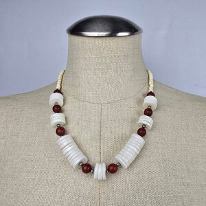 Vintage Hawaiian Natural Puka Shell and Carnelian Stone Necklace